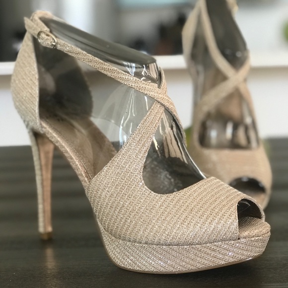 Adrianna Papell
Rosalie Platform Evening Sandals - Picture 2 of 8